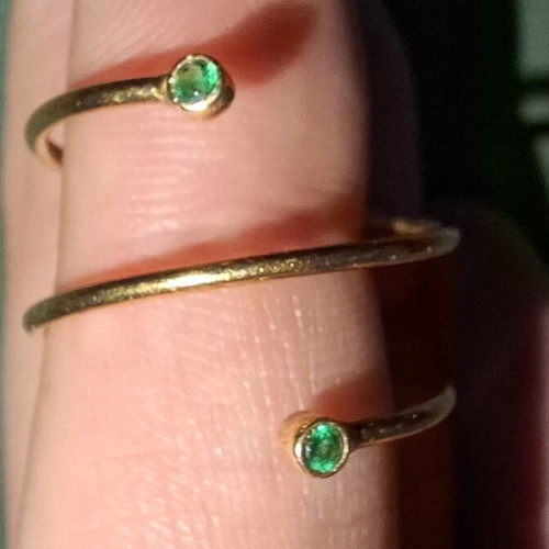 Silver 925° gold plated ring like new with green stone