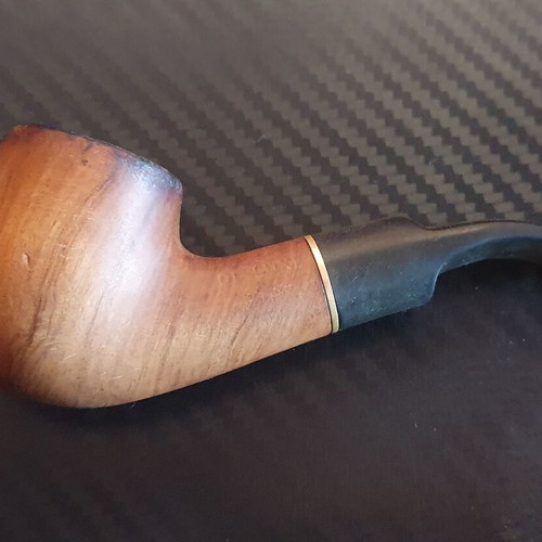 Mignon Olivo De Luxe Smoking Pipe used with cleaning and maintenance accessories