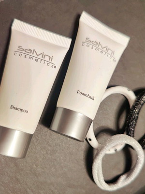 Salvini Cosmetics mini shampoo and foambath set new with hair tie gift