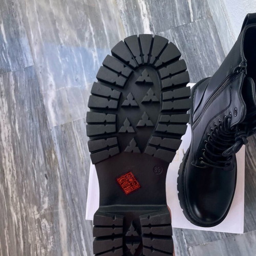 Women’s black new boots size 39 with laces and zipper
