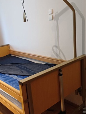 Electronic hospital bed like new with adjustable back and legs
