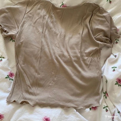 Set of 2 short-sleeve tops with ruffle details and buttons, new, size small
