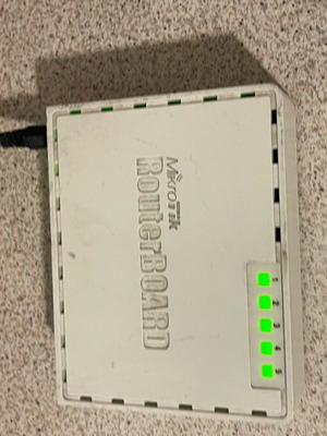 MikroTik RB951Ui‑2HnD router like new with Wi‑Fi, switch, USB, PoE out