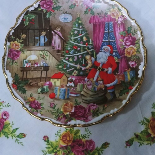 Royal Albert Christmas Collection plate set 6 pieces new bone china