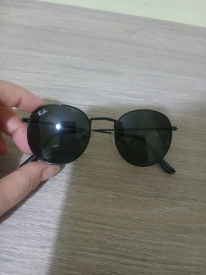 Ray-Ban слънчеви очила употребявани, черни с малка драскотина