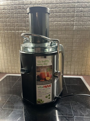 Rohnson R-437 Vitamax Juicer like new