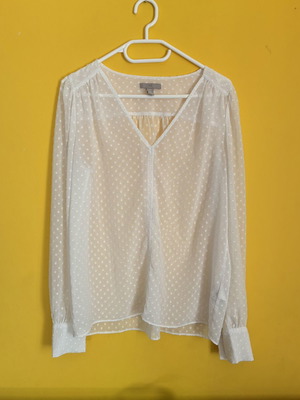 H&M Cream Sheer Swiss Dot V-Neck Blouse Small, like new