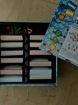 Classic knowledge board game
