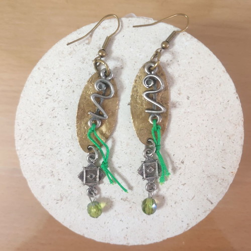 Boho Vintage Dangle Earrings like new, green bead and bronze details