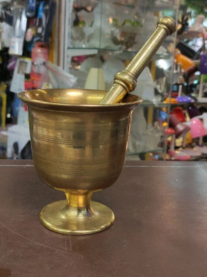 Bronze mortar and pestle like new