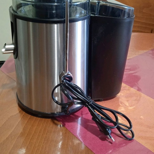 Rohnson juicer new without box