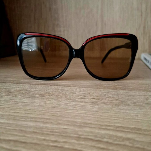 Vintage 70s oversized sunglasses like new, black with red detail