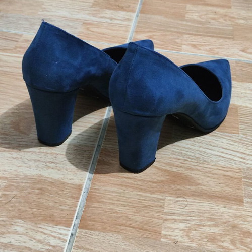 Sarigiannis Blue Suede Pumps Size 38 Like New, 8 cm Heel