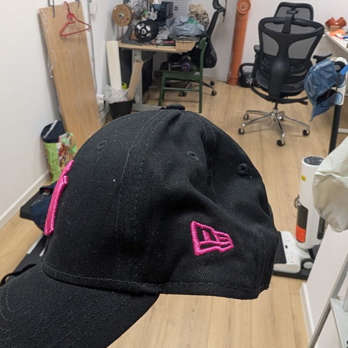 New Era ladies hat NY, great condition, black and pink
