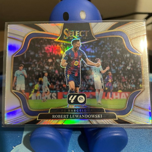 Select La Liga 2025/26 Robert Lewandowski Silver Prizm card like new