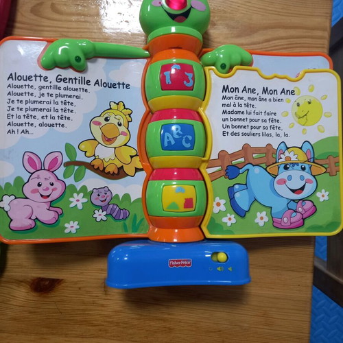 Children's play tent like new with musical and educational books