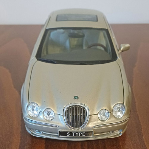 Maisto Jaguar S-Type 1/18 used model car with minor wear