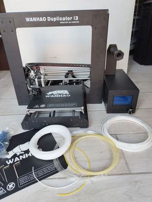 Wanhao Duplicator i3 3D printer with assorted filaments