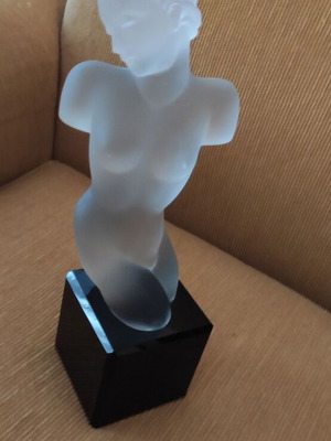 Collectible statue like new, heavy solid piece 35 cm height