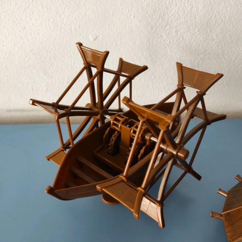Leonardo da Vinci machine models set, like new, 2 pieces