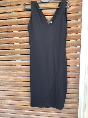 Jil Sander midi рокля Small употребявана, черна, асиметричен V дизайн