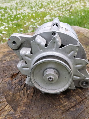 Δυναμό Hitachi για Datsun 620 Nissan μεταχειρισμένο, λειτουργικό
