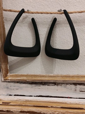 Bone hanging earrings black new