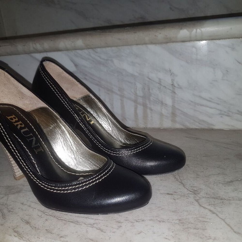 Bruni black pumps used, soft leather, size 36