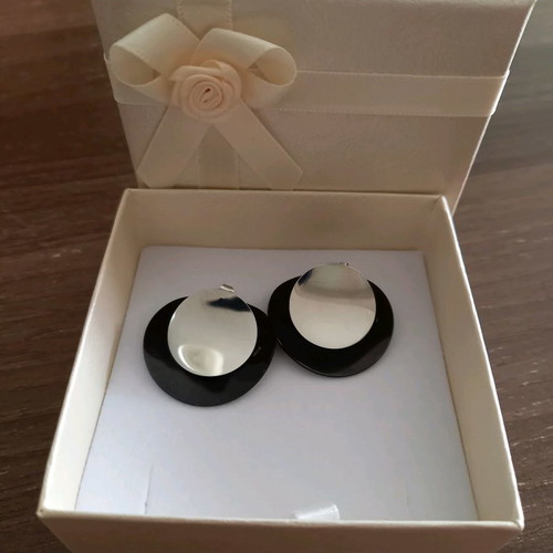 Drop earrings in black and silver circle shape new
