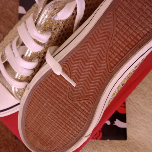 Athletic shoes size 40 gold with glitter like new