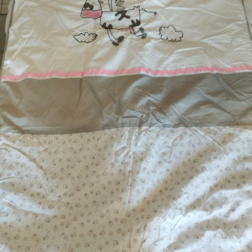 Kedia crib quilt like new, cotton duvet cover with cow design