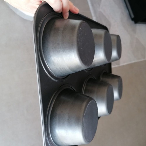 Muffin tray for 6 muffins like new