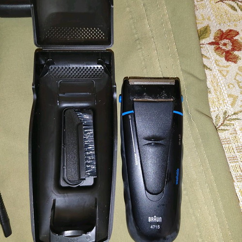 Braun shaver used with case and power cord