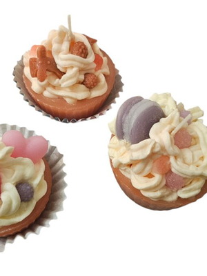 Handmade scented candles shaped like cupcakes, set of 3, new