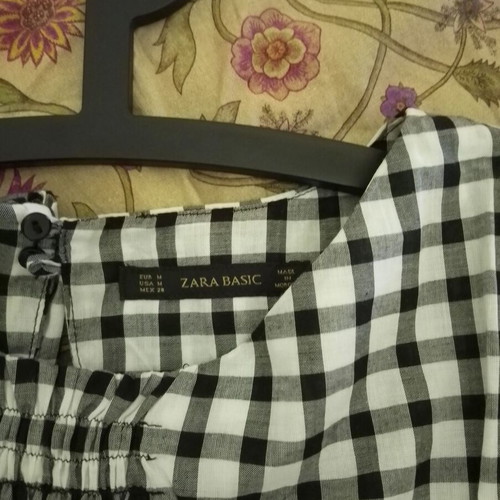 Zara dress like new, black and white, elastic waist, open back