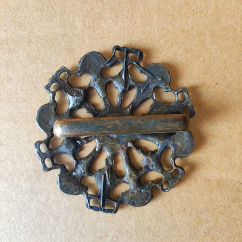 Belt buckle bronze with vintage carved floral design like new