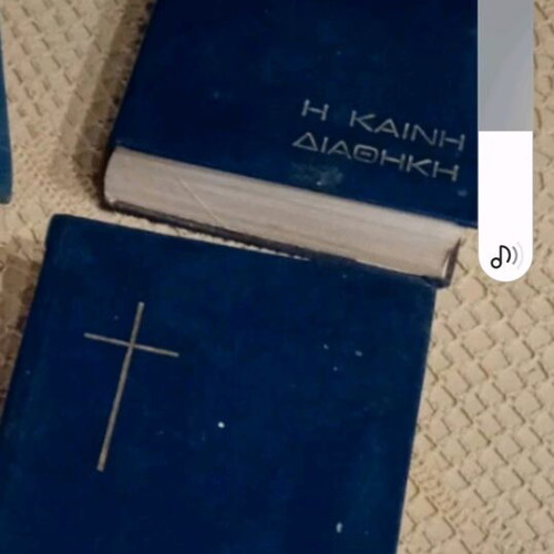 New Testament books like new, set of 3
