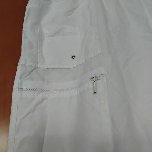 Capri pants white like new with elastic waist and decorative pockets