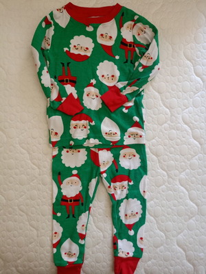 Carter's Christmas Pajamas size 12 months, 100% cotton like new