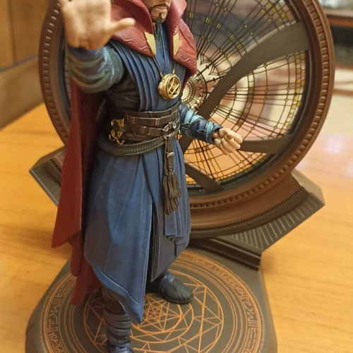 Doctor Strange Multiverse of Madness Marvel figure Diamond Select like new