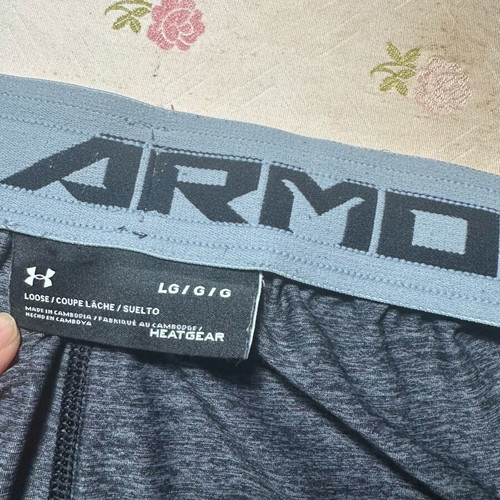 Under Armour shorts like new, thin, black and gray, size L