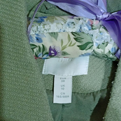 Women's coat H&M like new, pistachio color with belt