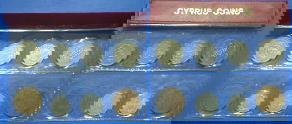  palia kipriaka nomismata prin ta evro . set apo 8 nomismata .