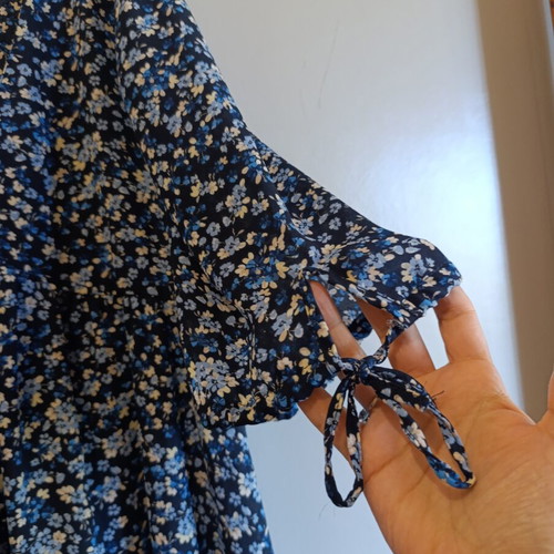 Calliope dress like new, dark blue with floral pattern, size L
