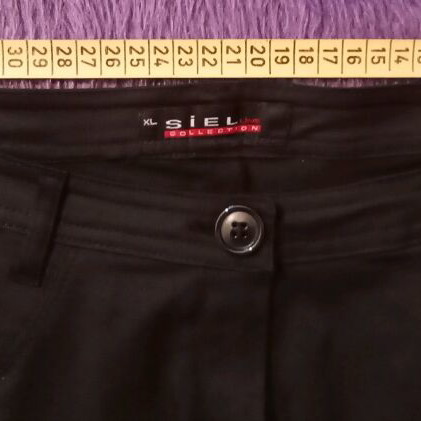 Women's skirt black XL like new