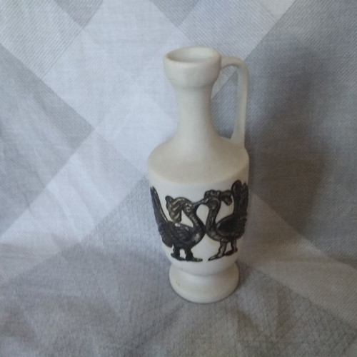 Amphora kanataki used with two silver peacocks, 16 cm height