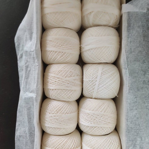 Crochet yarn like new, pack of 10 cotton balls