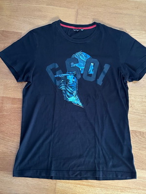 G-Star Raw Тениска Черна Голям Цветен Принт Употребявана Размер L