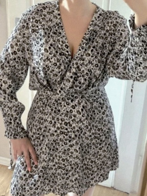 Zara floral mini dress with wrap neckline and pleats