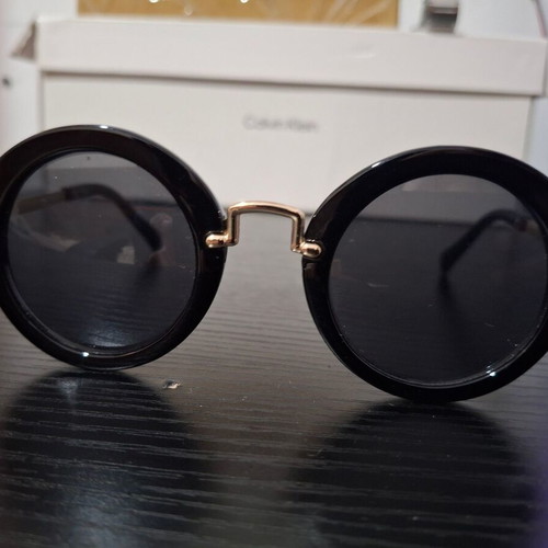 Women's sunglasses used with case and cleaning cloth, black and gold